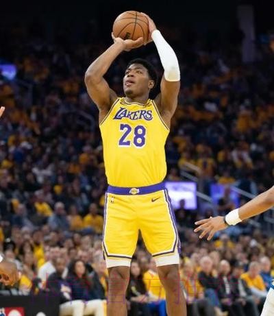 芬尼·史密斯分底角 霍勒迪底线抛投命中